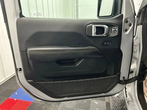 Used 2024 Jeep Wrangler Sahara image 6