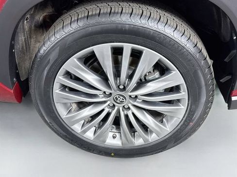 Used 2023 Toyota Highlander Platinum FWD image 32