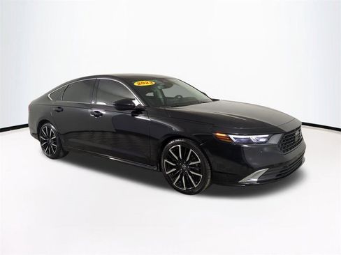 Used 2023 Honda Accord Touring image 2