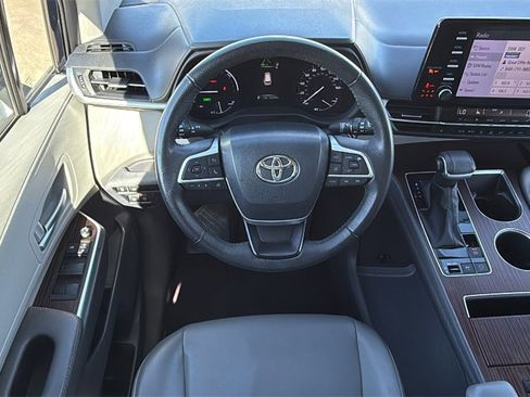 Used 2023 Toyota Sienna XLE image 20