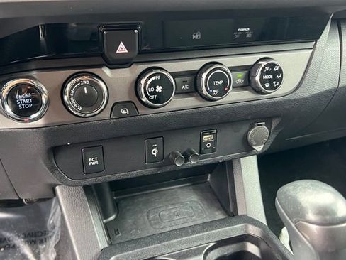 Used 2017 Toyota Tacoma TRD Off-Road w/ Tow Package (A/T) image 19