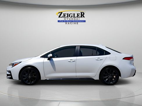 Used 2026 Toyota Corolla SE w/ SE Premium Package FWD image 4
