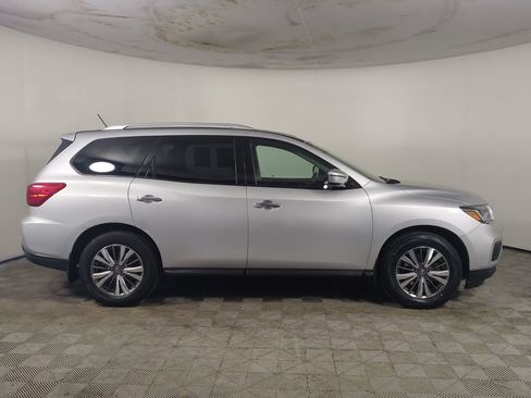 Used 2018 Nissan Pathfinder SV w/ Cargo Package image 4