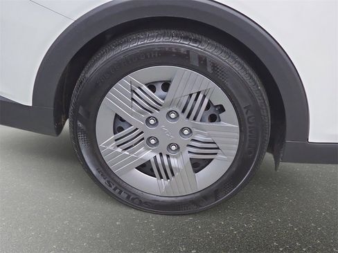 Used 2025 Kia K4 LX image 32