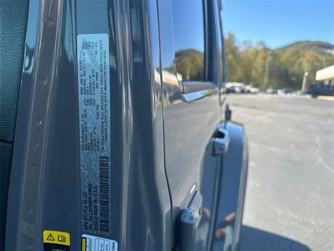 Used 2022 Jeep Wrangler Unlimited Sahara image 19