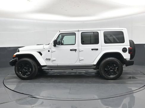 Used 2022 Jeep Wrangler Unlimited Sahara AWD/4WD image 34