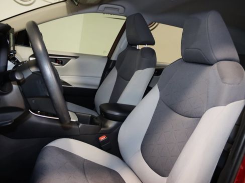 Used 2022 Toyota RAV4 XLE image 34