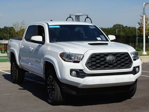 Used 2021 Toyota Tacoma TRD Sport image 2