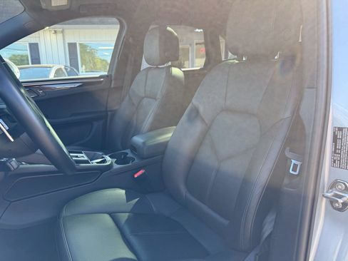Used 2022 Porsche Macan AWD/4WD image 12