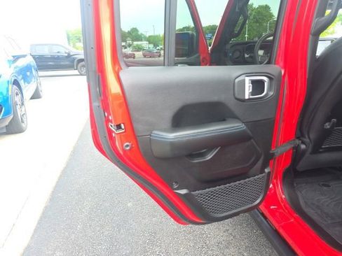 Used 2024 Jeep Wrangler Unlimited Rubicon 4xe AWD/4WD image 28