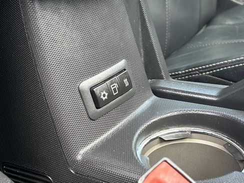 Used 2009 Chrysler Sebring Limited FWD image 19