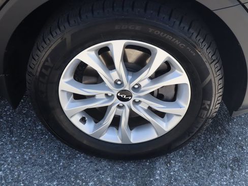 Used 2022 Kia Telluride LX FWD image 10