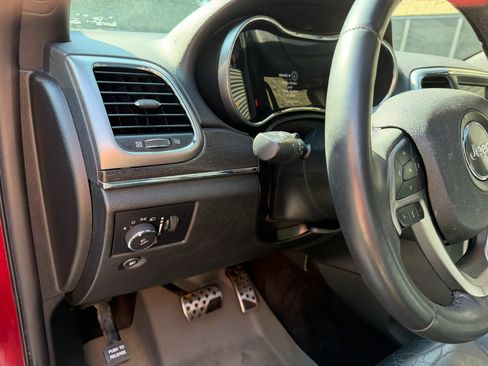 Used 2018 Jeep Grand Cherokee Limited RWD image 27