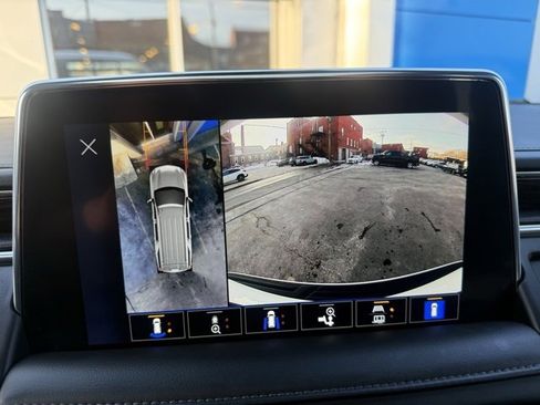 Used 2024 Chevrolet Suburban Z71 w/ Off-Road Capability Package image 29