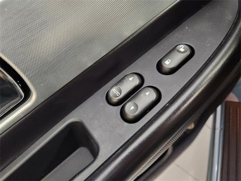 Used 2005 Ford Thunderbird image 22