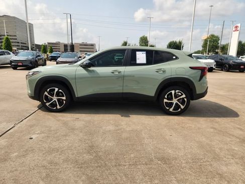 Used 2024 Chevrolet Trax RS w/ Sunroof Package FWD image 4