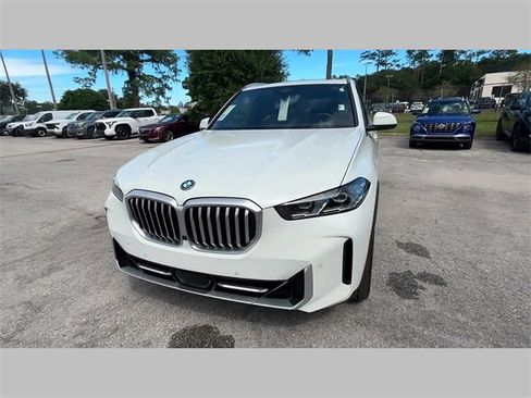 Used 2025 BMW X5 xDrive50e image 35