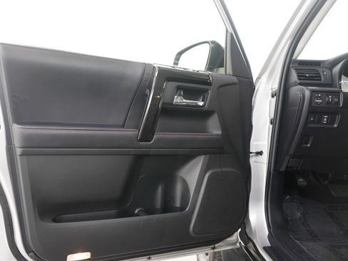 Used 2021 Toyota 4Runner Venture w/ Moonroof Package image 17