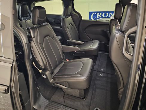New 2026 Chrysler Pacifica Select w/ S Appearance Package FWD image 29