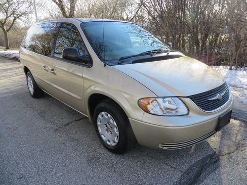 Used 2001 Chrysler Town & Country LX image 7