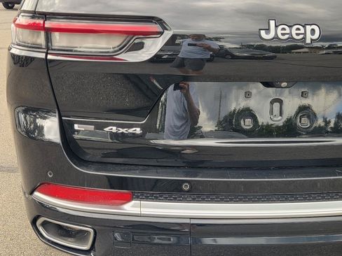 Used 2021 Jeep Grand Cherokee L Summit w/ Advanced Protech Group IV AWD/4WD image 39