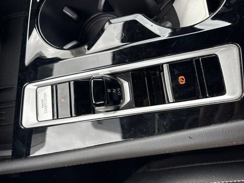 Used 2025 Volkswagen Atlas SE FWD image 35