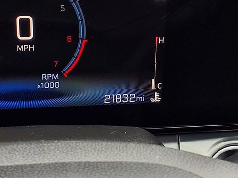 Used 2025 Chevrolet Trax LT w/ LT Convenience Package image 17