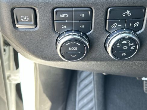 Used 2023 GMC Sierra 1500 Elevation w/ X31 Off-Road Package AWD/4WD image 18