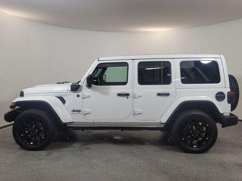 Used 2025 Jeep Wrangler Unlimited Sahara w/ Safety Group image 4
