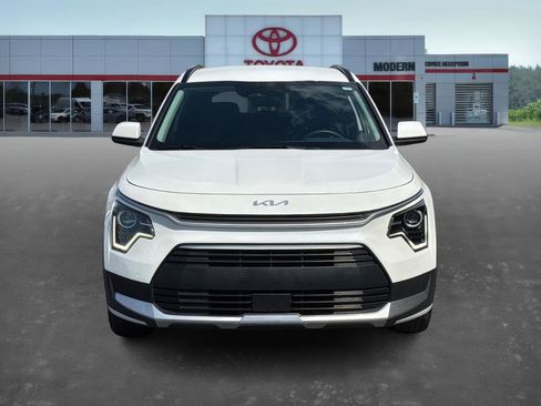 Used 2023 Kia Niro EX image 2