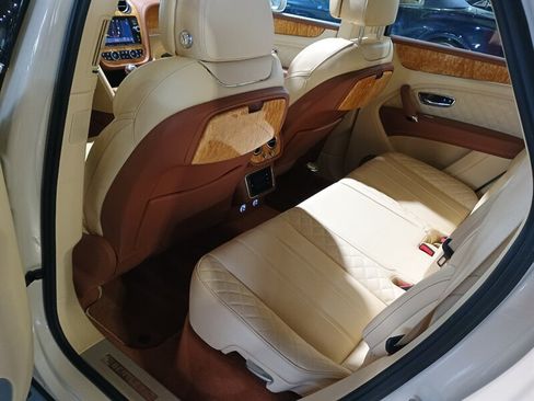 Used 2019 Bentley Bentayga AWD/4WD image 30