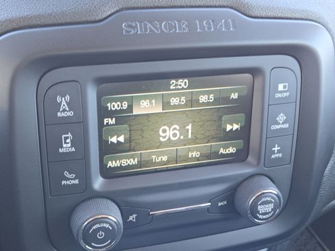 Used 2016 Jeep Renegade Latitude w/ Cold Weather Group image 10