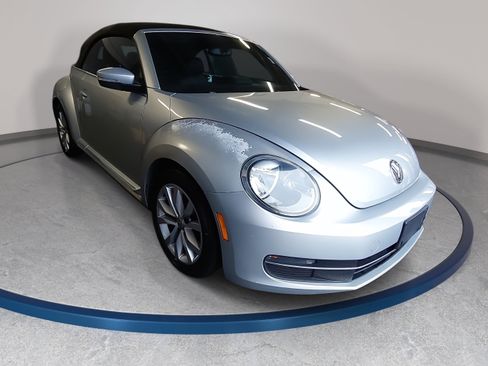 Used 2013 Volkswagen Beetle TDI FWD image 3