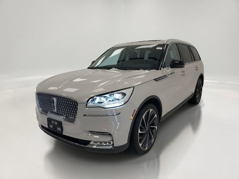 Used 2020 Lincoln Aviator Reserve w/ Equipment Group 202A image 3