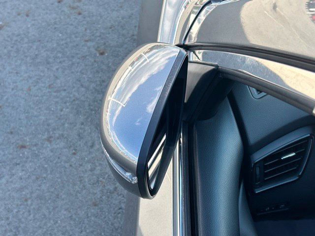 Used 2018 Nissan Rogue SV AWD/4WD image 12