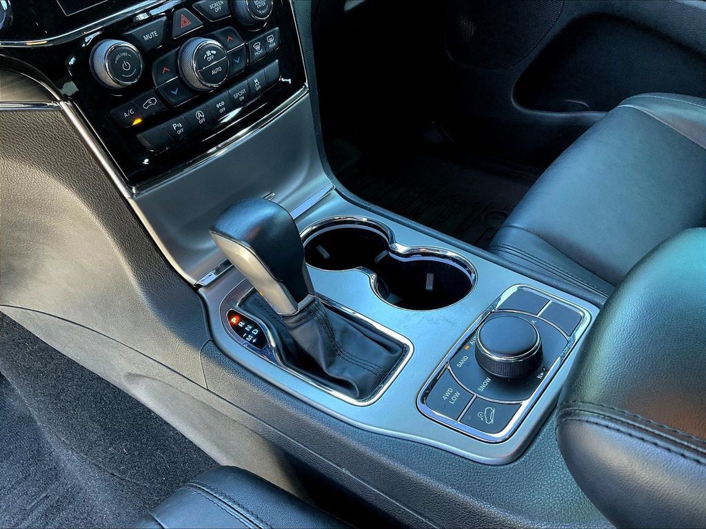 Used 2021 Jeep Grand Cherokee Limited AWD/4WD image 15
