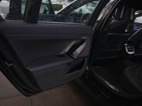 Used 2024 BMW 740i image 17