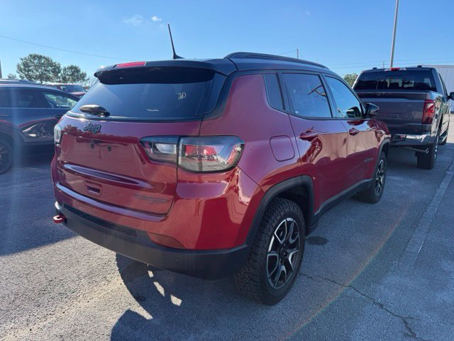 Used 2025 Jeep Compass Trailhawk w/ Trailhawk Elite Group AWD/4WD image 3