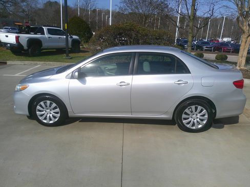 Used 2013 Toyota Corolla LE image 10