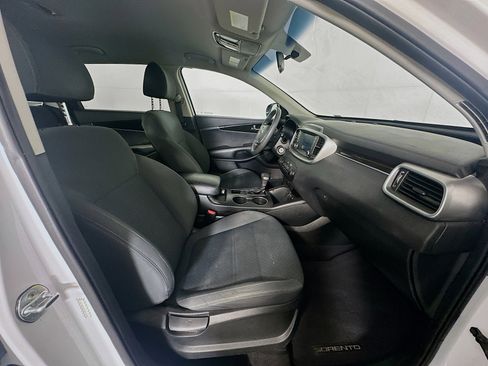 Used 2019 Kia Sorento L image 30