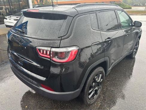 Used 2022 Jeep Compass Latitude w/ Sun and Sound Group AWD/4WD image 11