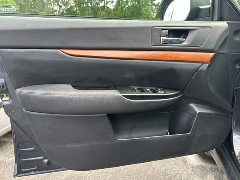 Used 2013 Subaru Outback 2.5i Limited w/ Moonroof Pkg AWD/4WD image 10