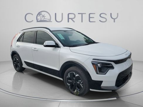 New 2026 Kia Niro Wind FWD image 4