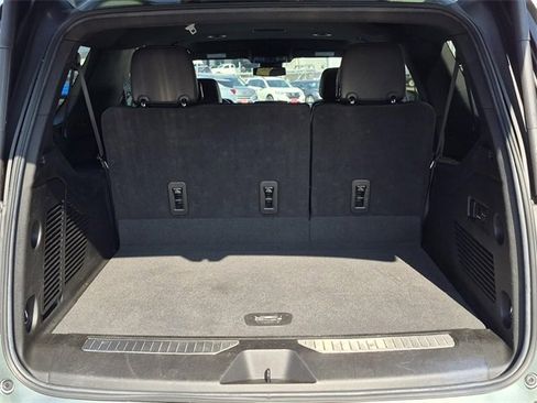 Used 2023 Chevrolet Suburban Premier image 9