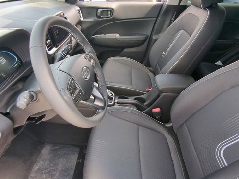 New 2025 Hyundai Venue Limited image 18