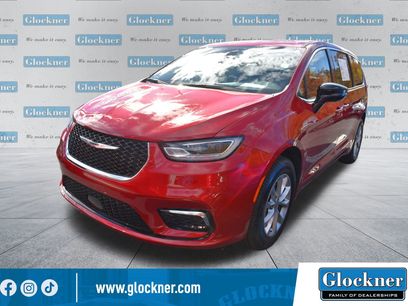 Used 2024 Chrysler Pacifica Touring-L