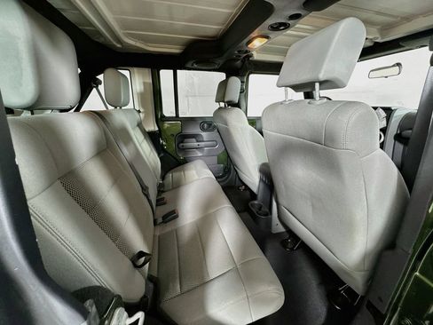Used 2008 Jeep Wrangler Unlimited Sahara w/ Dual Top Group AWD/4WD image 23