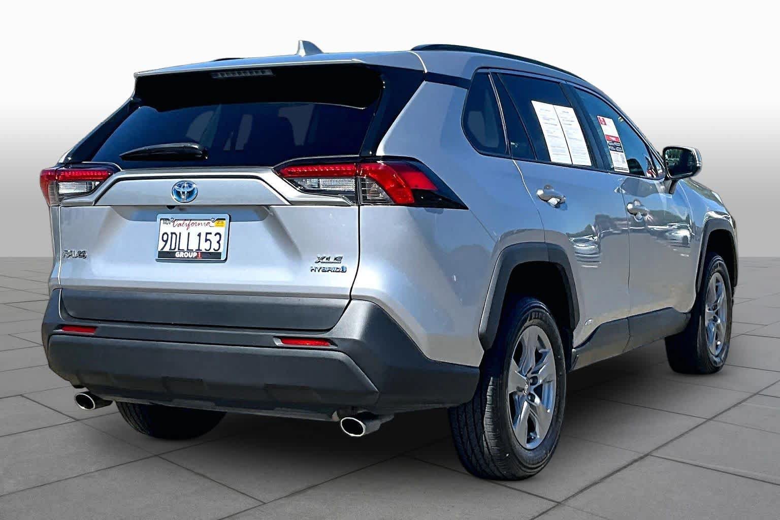 Used 2022 Toyota RAV4 XLE AWD/4WD image 12