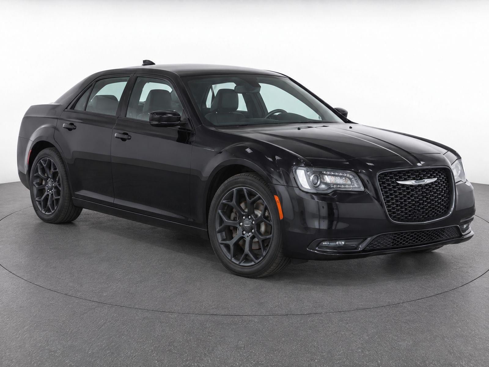 Used 2019 Chrysler 300 S RWD image 2