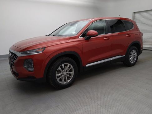Used 2019 Hyundai Santa Fe SE image 2